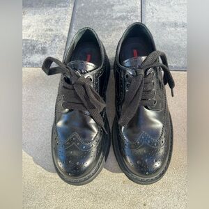 Boys dress Prada shoes size 31